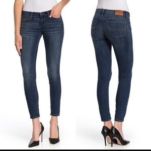 Lucky Brand Skinny Medium Wash Jeans.